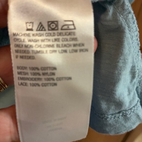 Logo Lavish Woman's dusty Blue Eyelet Pullover Blouse Size S - Picture 4 of 5